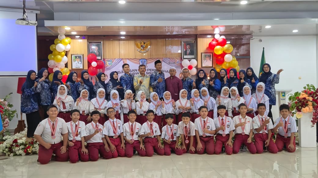 Momen Perpisahan UPTD SDN Sarang Halang Tanah Laut, Orang Tua Diingatkan Jangan Paksa Pilihkan Sekolah Anak