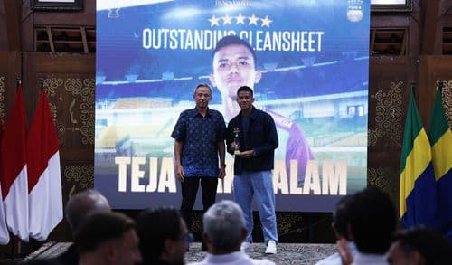 Rekor Baru Penjaga Gawang Persib Teja Paku Alam, Salip Persipura