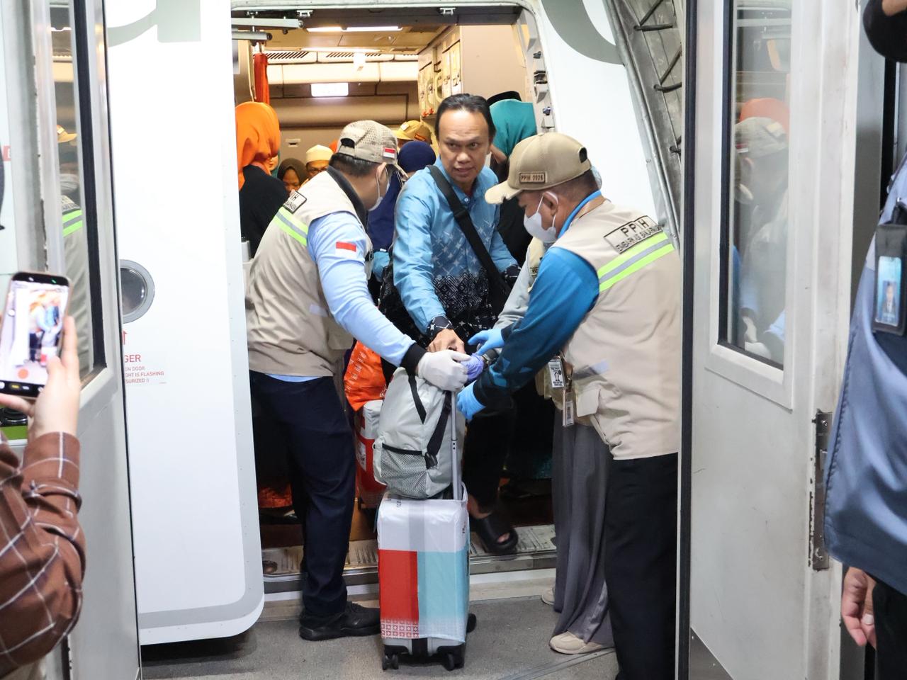 Jemaah Haji 2026 Kloter 13 Asal Kotabaru dan Tanah Bumbu Tiba di Banua, Kemenhaj Kalsel: Total Sudah 4.664 Dipulangkan