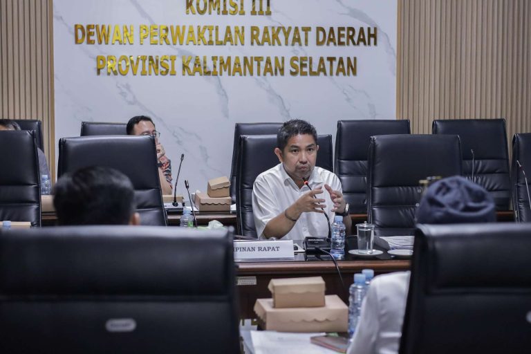 Tangani Tata Kelola Distribusi BBM Subsidi, DPRD Kalsel Himpun Masukan dari Hiswana Migas dan AKR Corporindo