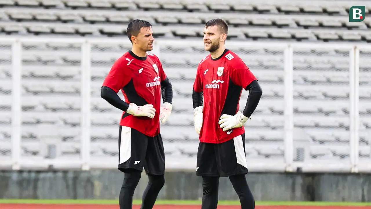 Emil Audero (kiri) dan Maarten Paes (kanan)