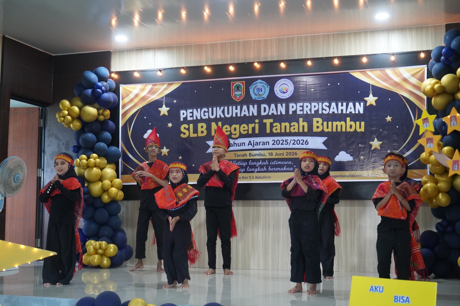 Menari Hingga Pantomin Ditampilkan Siswa SLB Negeri Tanah Bumbu di Momen Perpisahan