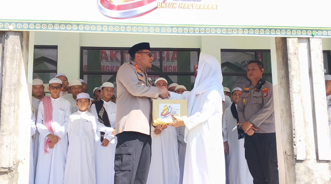 Hari Bhayangkara ke-80, Polres Banjarbaru Salurkan Bansos ke Ponpes Nurul Iman Ma'had Ba'abud