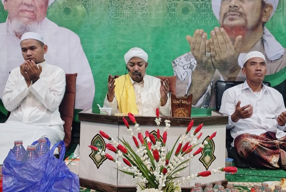 Khodimul Majelis Jalsatul Istnain Tanah Laut Gandeng Pengurus Masjid Nurul Hikmah Gelar Santunan 10 Muharram