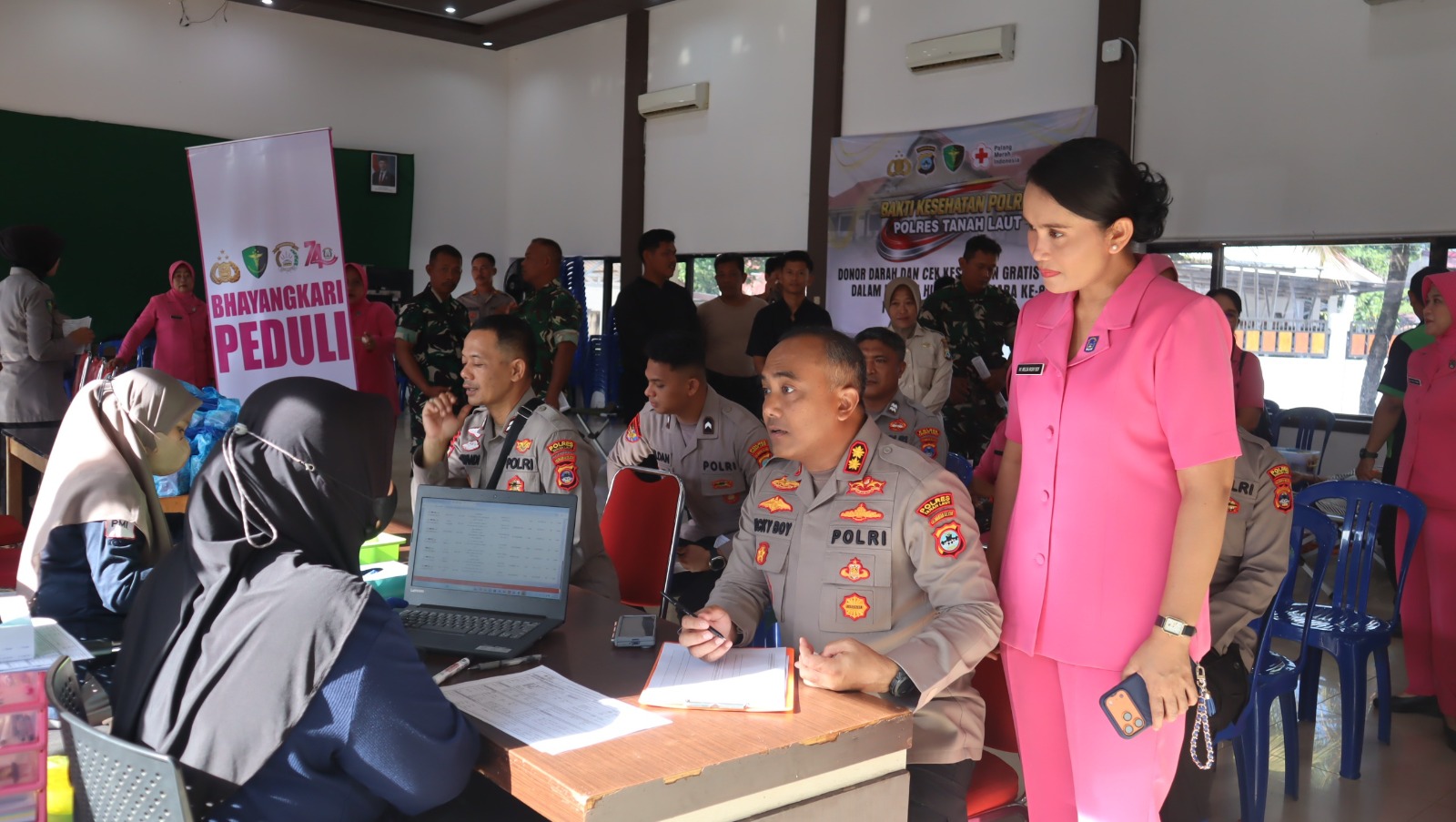Sambut Hari Bhayangkara ke-80, Polres Tanah Laut Gelar Aksi Donor Darah dan Pengobatan Gratis