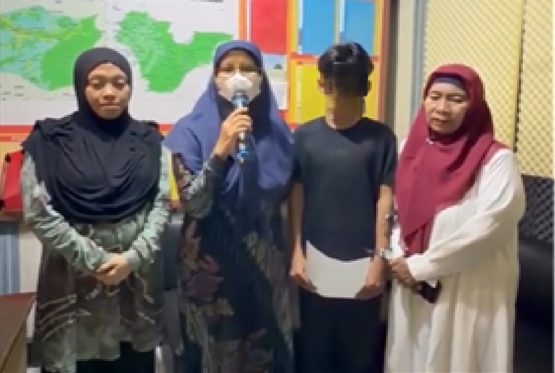 Menangis Saat Klarifikasi, Pelajar MTsN 6 HST Minta Maaf Usai Video Lempar Menu MBG Viral