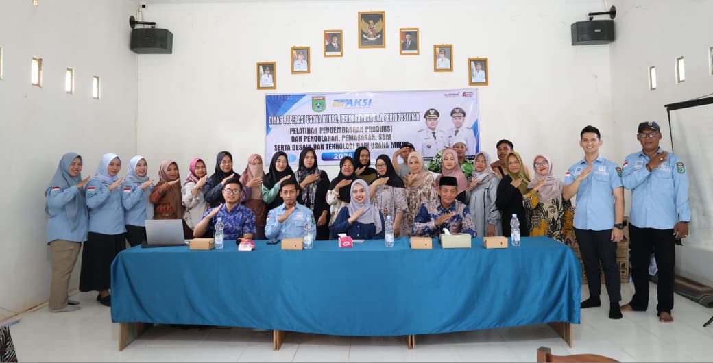 Pelaku Usaha Mikro di Desa Polewali Marajae Tanah Bumbu Dibekali Pelatihan Pengembangan Usaha, Desain dan Teknologi