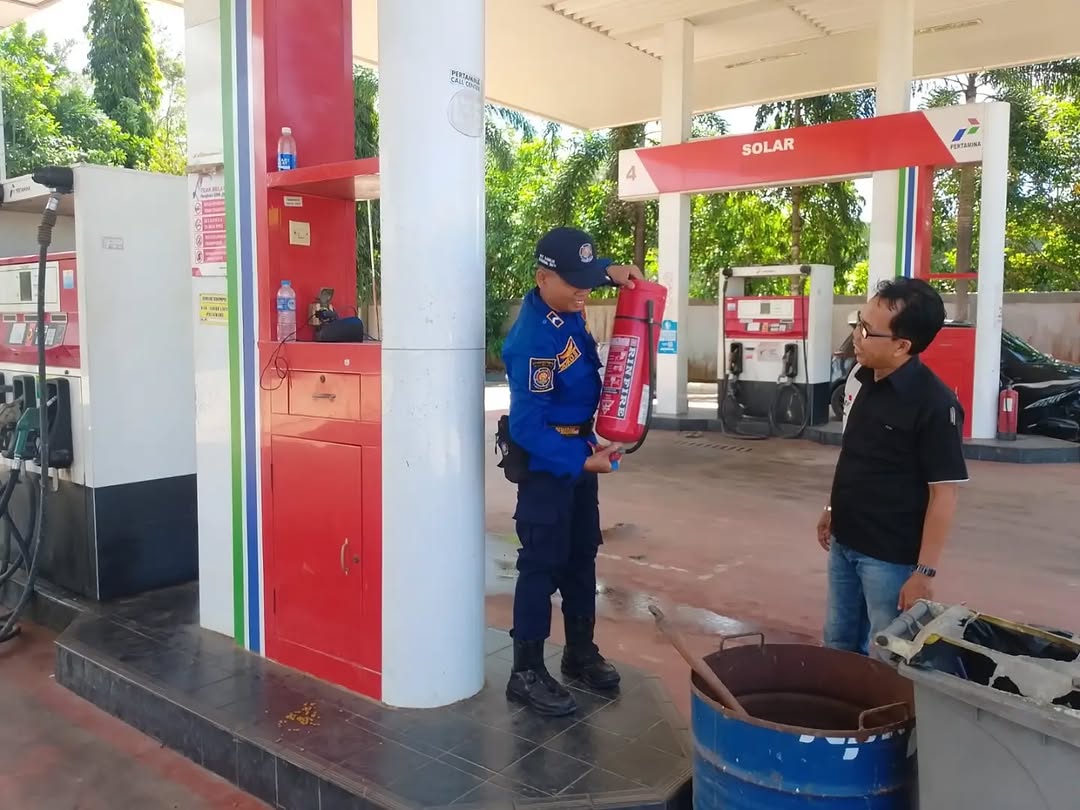 Periksa APAR Tanah Laut