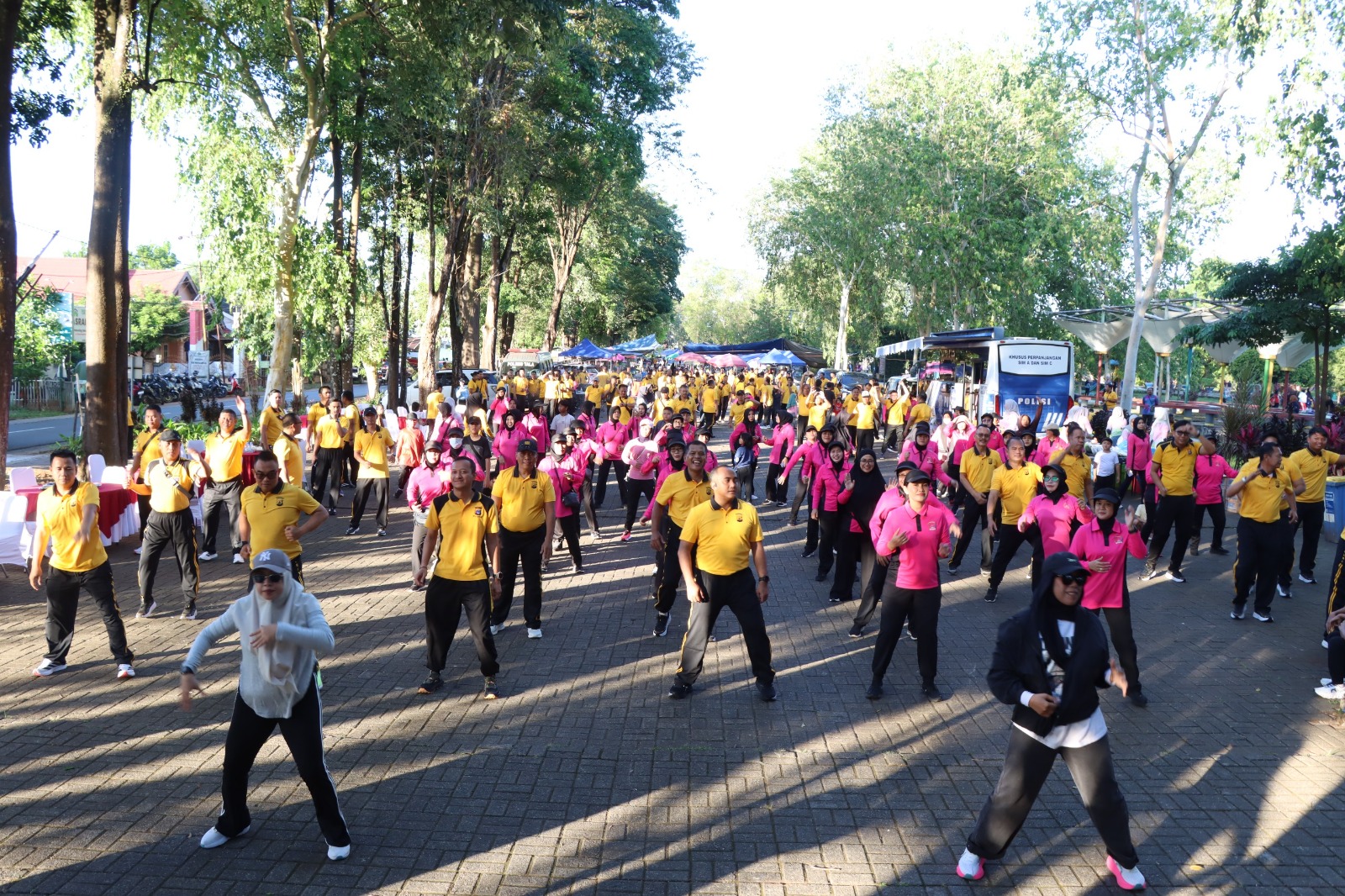 Meriahkan Hari Bhayangkara Ke-80, Polres Tanah Laut Gelar Car Free Day dan Pasar Rakyat