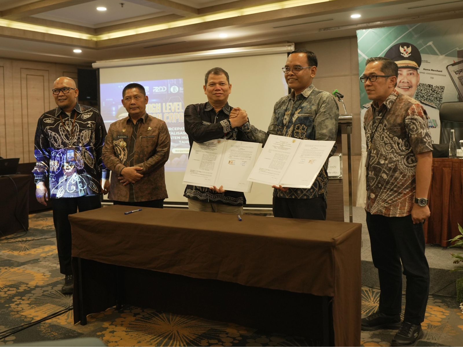 Pemkab HST dan Bank Kalsel Teken Kerja Sama Kartu Kredit Indonesia untuk Transaksi Non Tunai