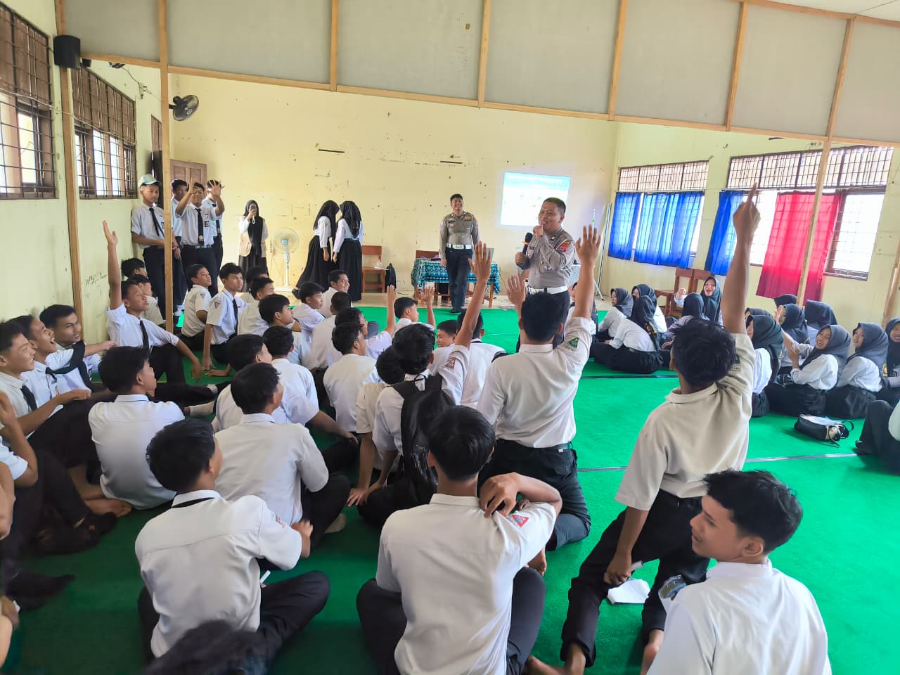 Kasat Lantas Polres Tanah Laut Ajak Pelajar SMAN 2 Jorong Jadi Pelopor Keselamatan di Jalan Raya