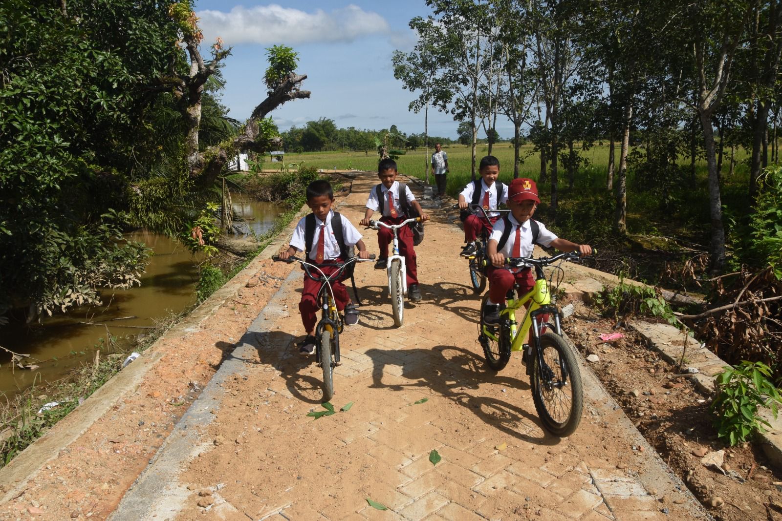 20 Tahun Terisolasi, Warga Lok Nyiur Bersyukur Jalan Baru Pemkab HST Permudah Akses Ekonomi dan Pendidikan