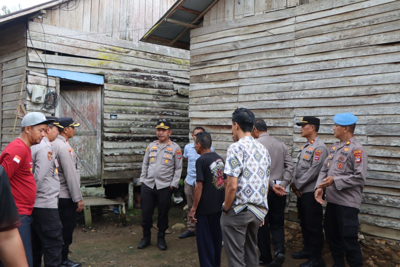 Mimpi Punya Rumah Layak Mulai Terwujud, Dua Warga HST Terima Bantuan Bedah Rumah dari Polres HST