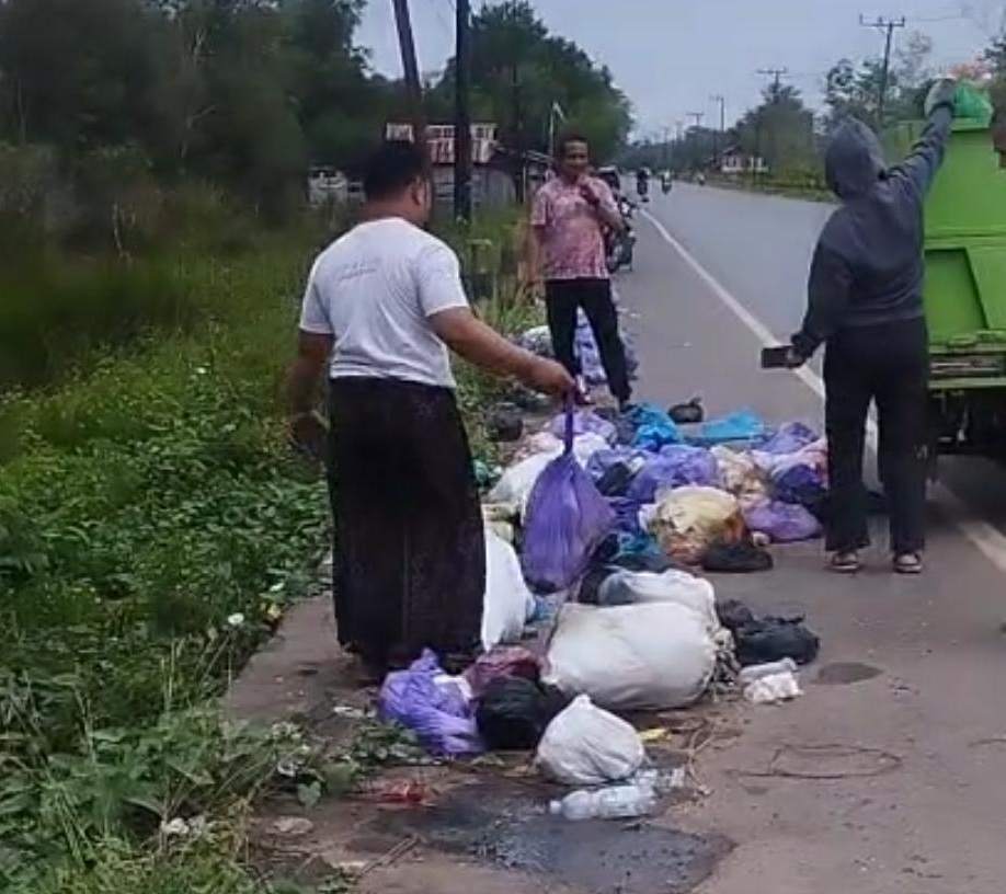 Tindak Tegas Pembuang Sampah Sembarangan, Kepala Desa Gunung Raja Tanah Laut Beri Peringatan Keras kepada Pelakunya