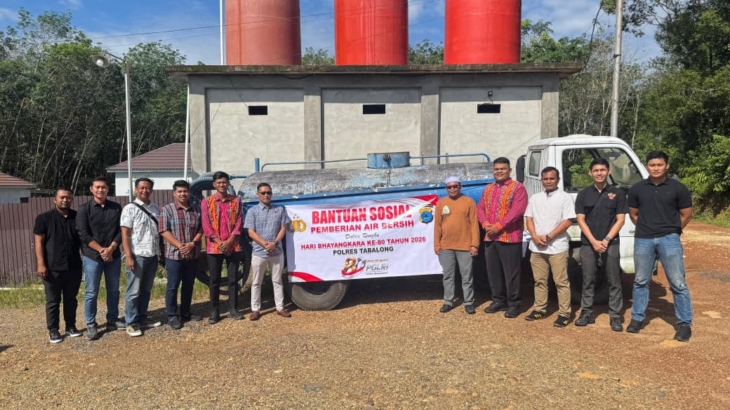 Polres Tabalong Salurkan 4.000 Liter Air Bersih untuk Warga Maburai dalam Peringatan Hari Bhayangkara ke-80