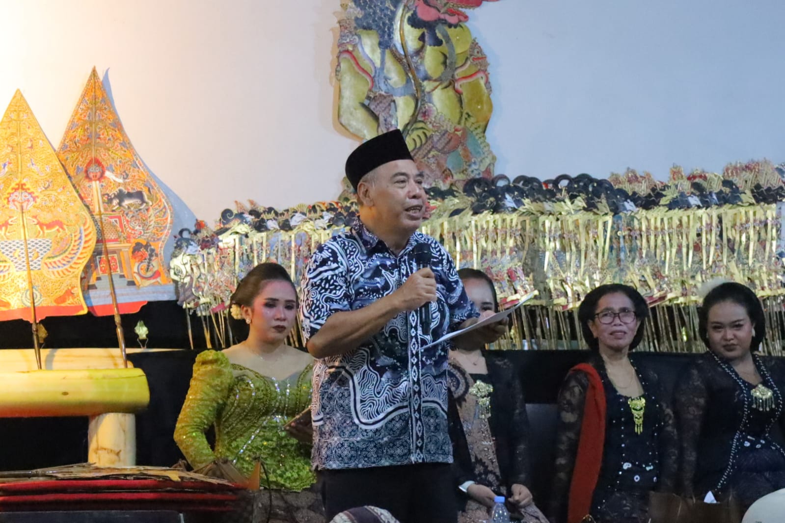 Gelar Wayang Kulit, Warga Eks Transmigrasi Jawa Tengah di Desa Bumi Jaya Tanah Laut Peringati Hari Jadi