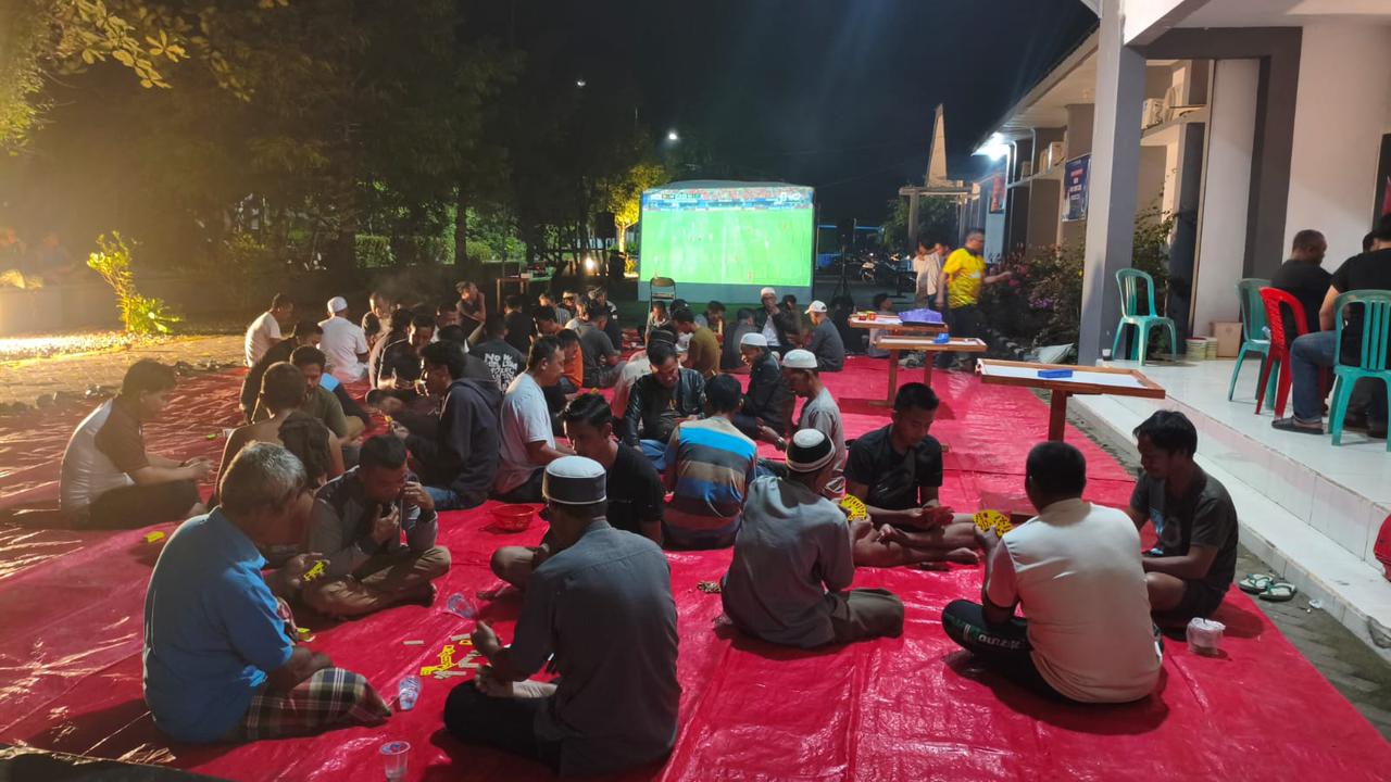 Dimulai dari Pandawan, Nobar Piala Dunia 2026 "Safari Bola Gembira Bupati HST" Diserbu Warga