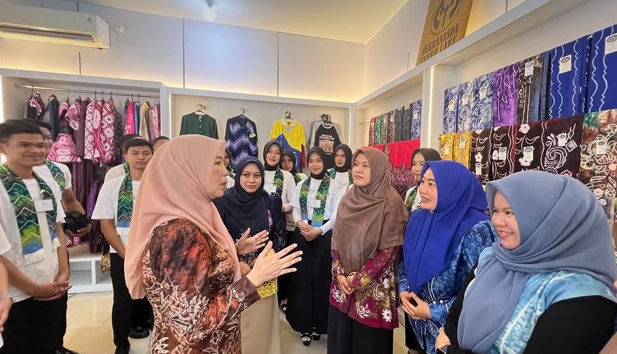 Duta Pariwisata Tanah Laut 2026 Diminta Gencar Kenalkan Sasirangan dan Produk UMKM Lewat Media Digital