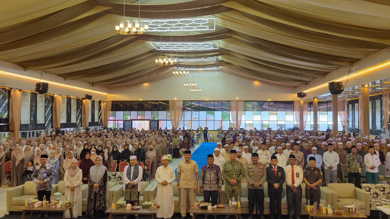 Bupati Rahmat Trianto Hadiri Wisuda Santri Ponpes Sirajul Huda Pelaihari, Tekankan Pentingnya Akhlakul Karimah