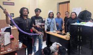 dua abg pembawa sajam diamankan polisi