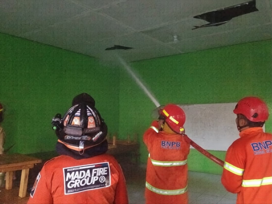 Kebakaran Hanguskan Sebagian Atap TK Al Azhar di Pandawan HST, Penyebab Masih Diselidiki