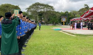 melantik dan mengambil sumpah janji 124 CPNS