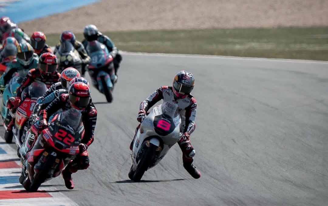 Usai Crash di Belanda, Veda Ega Janji Lebih Kuat di Moto3 Jerman 2026: "Maaf Tim, Kami akan Kembali…"