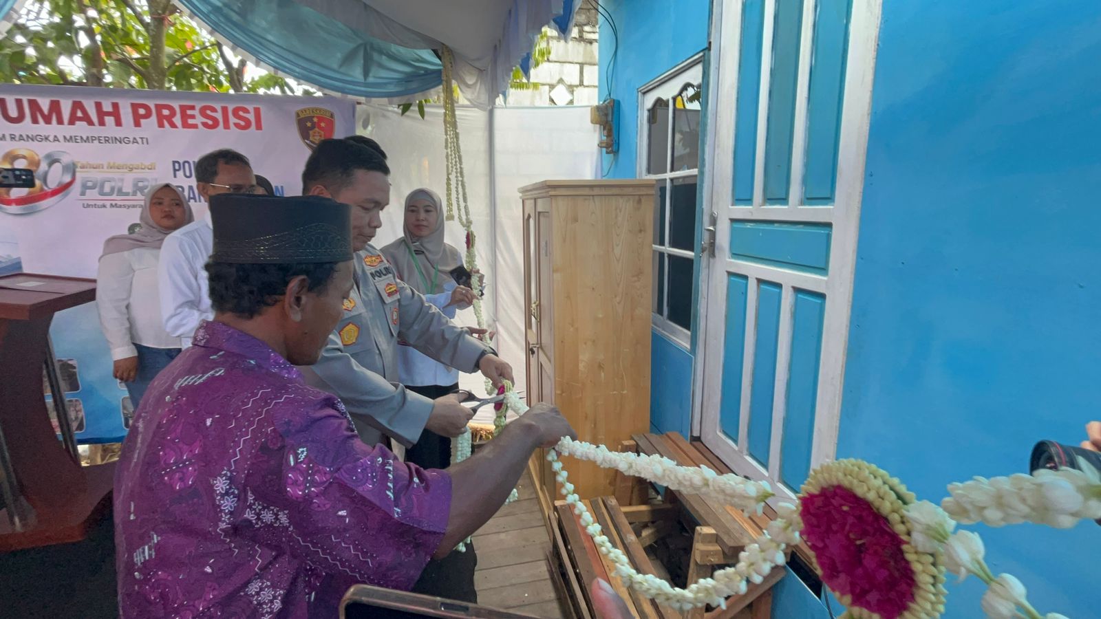 HUT Ke-80 Bhayangkara, Polresta Banjarmasin Bedah Rumah Warga Hingga Salurkan Tandon Air Gratis