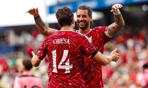 Andoni Iraola raih kemenangan perdana usai Liverpool taklukkan Sunderland 4-2 di laga pramusim.