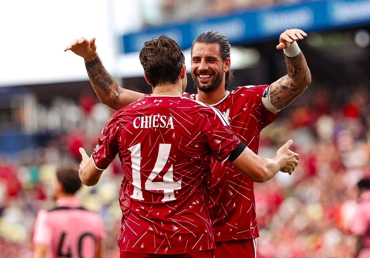 Andoni Iraola raih kemenangan perdana usai Liverpool taklukkan Sunderland 4-2 di laga pramusim.