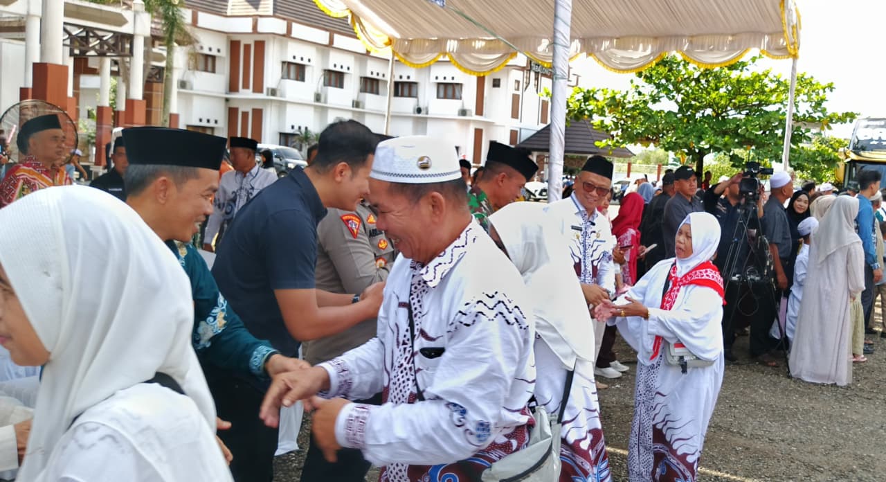 Bupati sambut kedatangan jemaah haji tabalong
