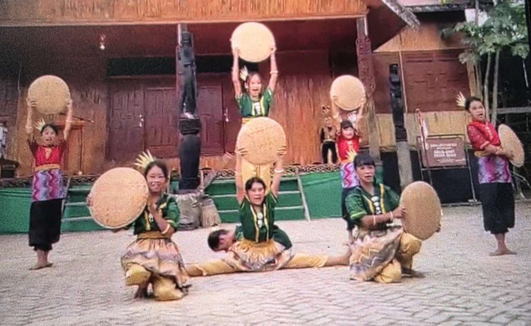 Hadiri Ritual Adat Panen Padi 'Mesiwah Pare Gumboh' Dayak Deah di Balangan, Anggota DPRD Kalsel Harapkan Tradisi Tetap Lestari