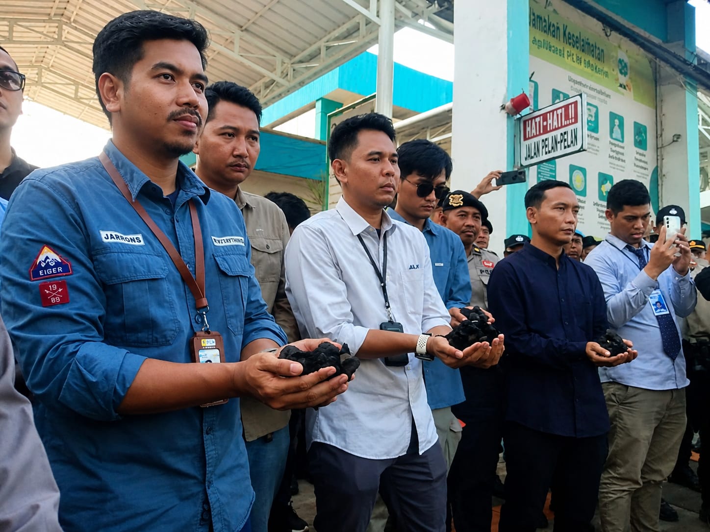 Pengunjuk Rasa Beri Perwakilan PLN Banjarmasin Batu Bara Gratis, General Manager Kalselteng Siap Mundur