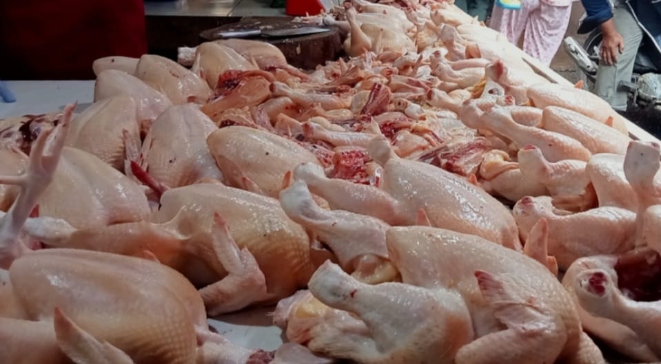Harga Ayam dan Cabai Merah Besar Naik di Pasar Tanjung