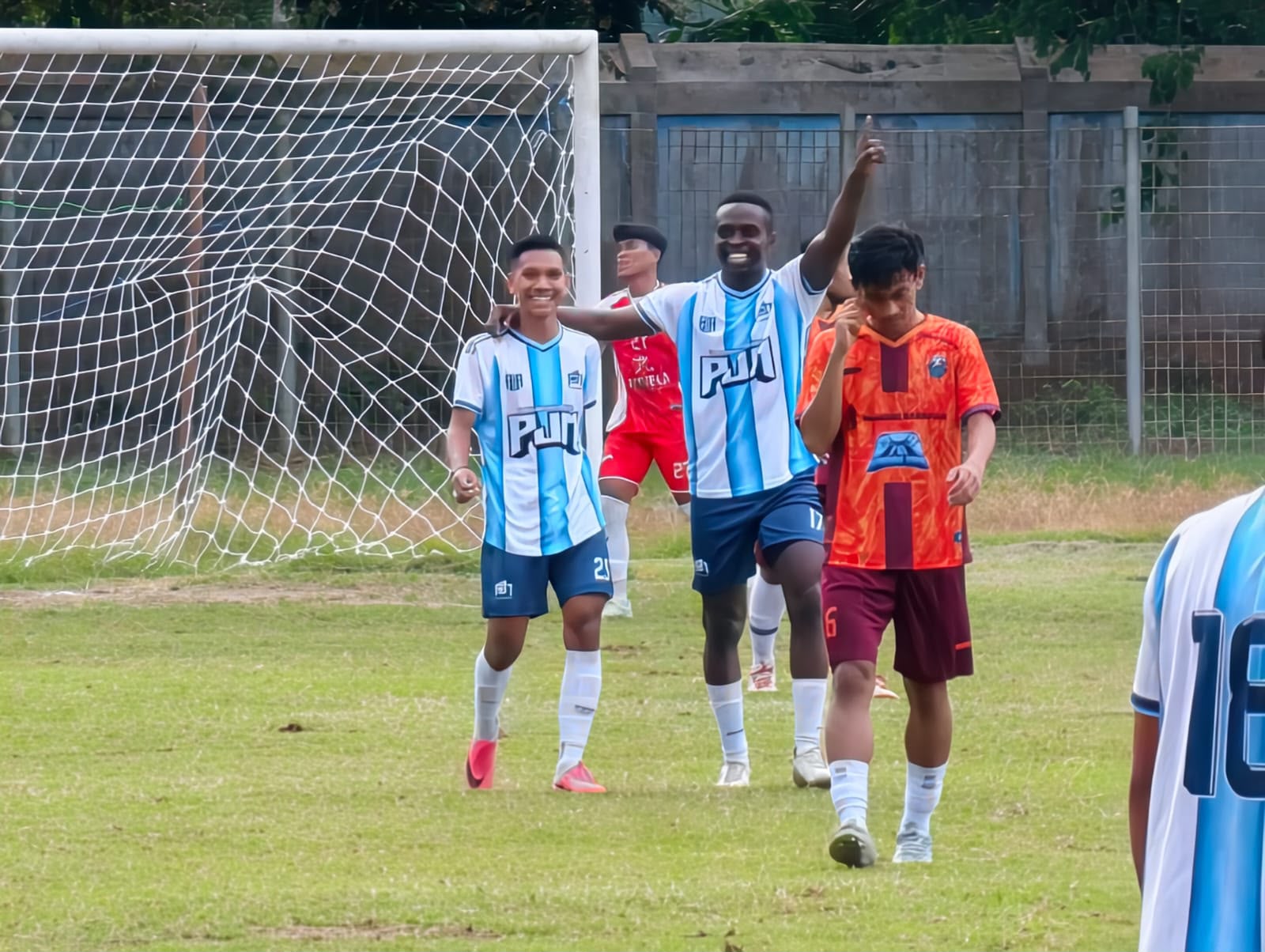 Hattrick Omari Salumu Antar Polres HST A Unggul dari Batu Piring FC 6-0 di Bupati HST Cup 2026