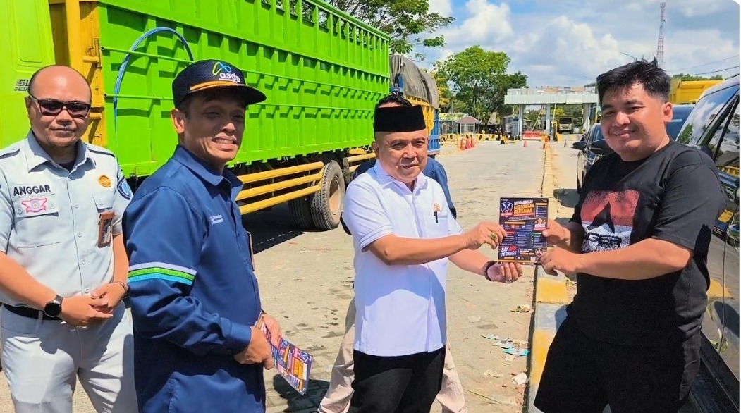 Bagikan Pamflet 'No Drugs', DPRD Tanah Bumbu Bersama Polres Kampanyekan Hidup Bebas Narkoba