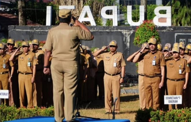 Menjelang Purnatugas, Sekretaris DPRD Tanah Laut Sampaikan Pesan Pengabdian pada Apel Gabungan ASN