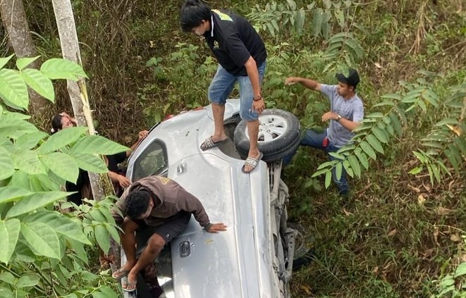 Mobil Masuk Jurang Jalan Samboja-Sepaku Kaltim, Tujuh Orang Terluka