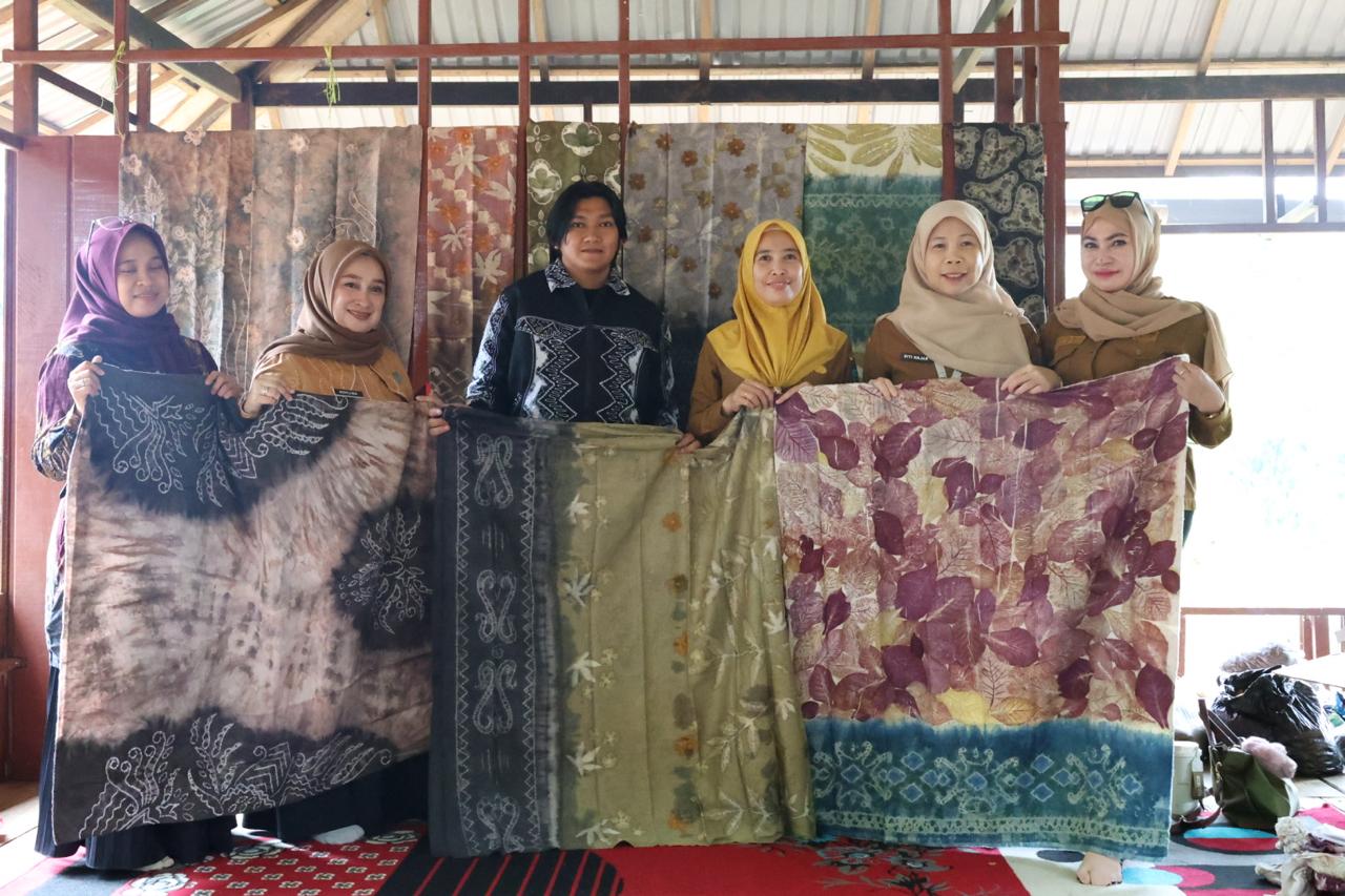 Hadirkan Praktisi Wastra Sandi Agustinus, Pelatihan Sasirangan Pesisir Pulau Burung Tanah Bumbu