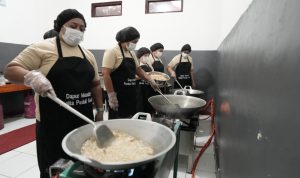 Juru masak sebuah SPPG