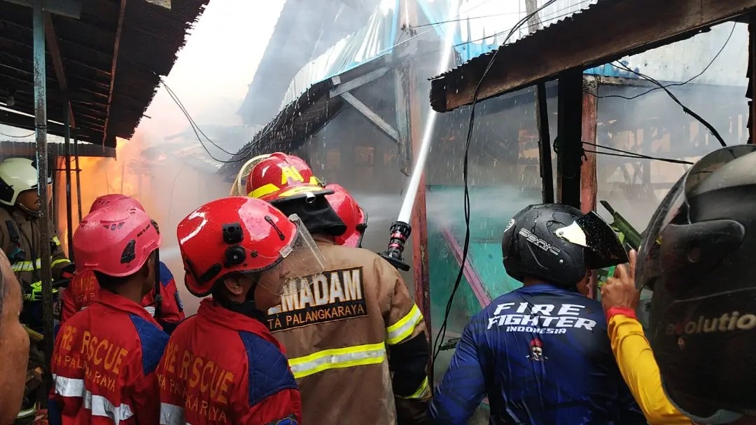 127 Warga Pahandut Palangka Raya Kehilangan Tempat Tinggal Akibat Kebakaran Besar