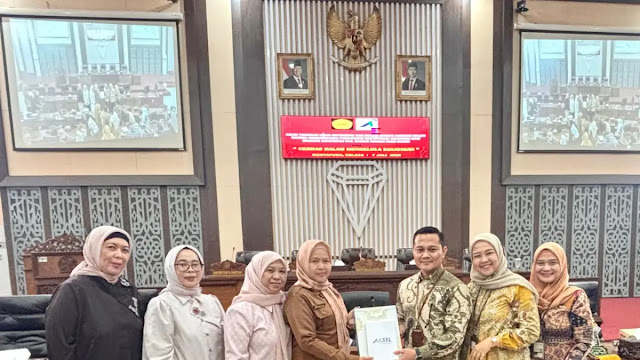 Bank Kalsel Ajari Ibu-ibu Gatriwara Kabupaten Banjar Literasi Keuangan