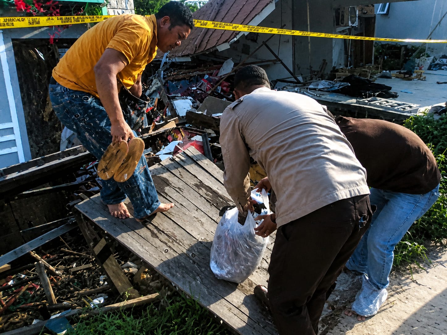 Rizki Terjebak di Kamar Mandi Saat Rumah Ambruk di Tembikar Kanan Kertak Hanyar Kabupaten Banjar