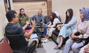 Rombongan korban dugaan arisan bodong di Satreskrim Polres banjar