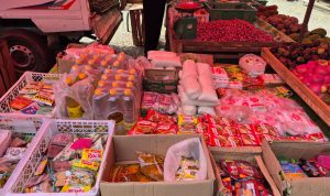 Salah satu pedagang yang menjual bahan pokok dipasar Pelaihari