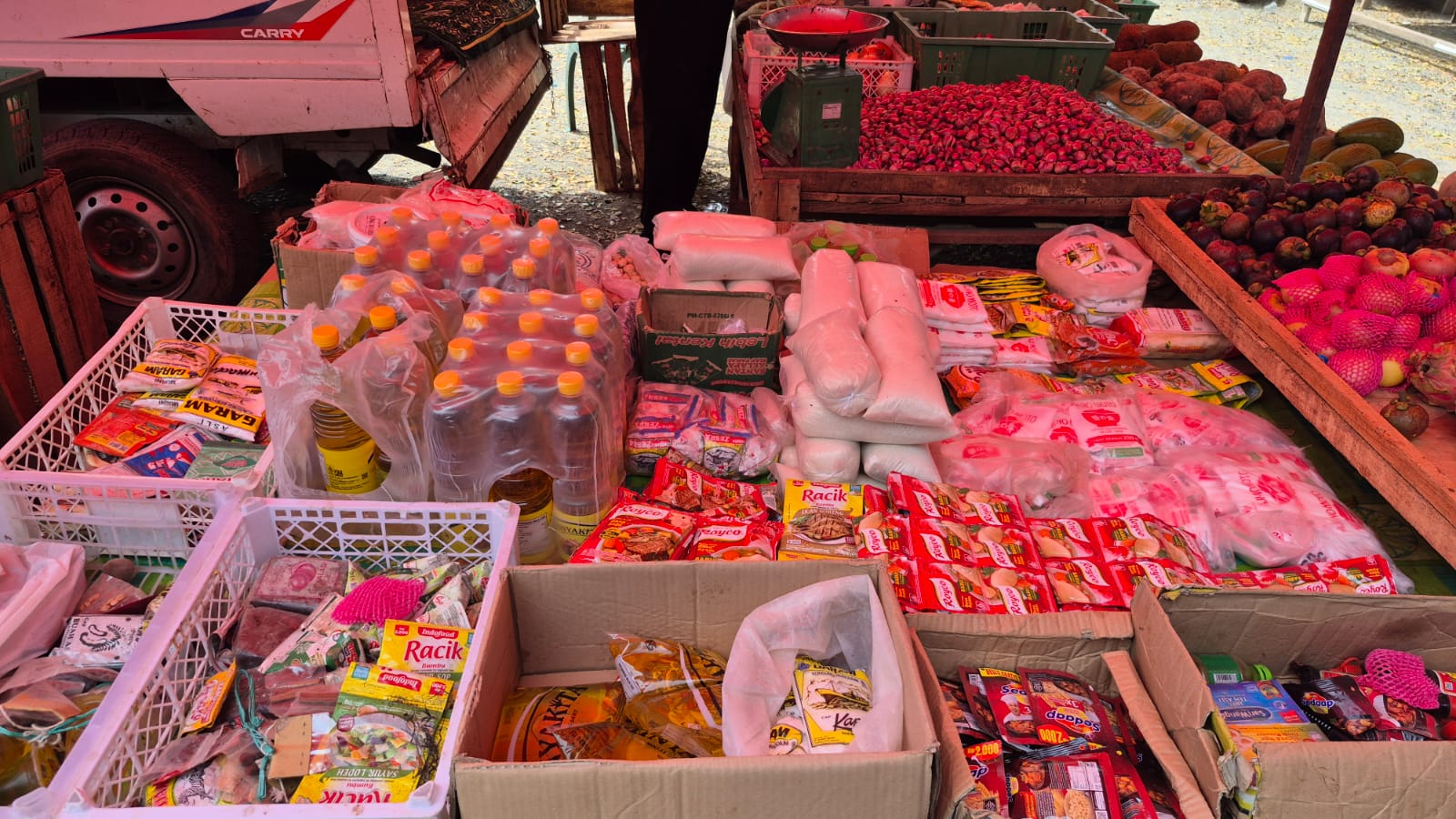 Salah satu pedagang yang menjual bahan pokok dipasar Pelaihari