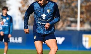 Striker Parma, Mateo Pellegrino, ketika menjalani sesi latihan tim.