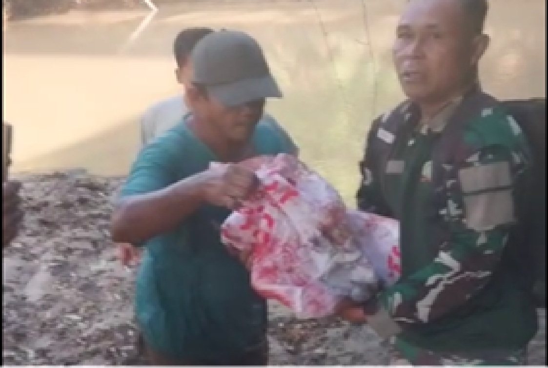 Buruh Pencari Ikan Temukan Bayi Perempuan dalam Tas Belanja di Jembatan Angsau Pelaihari Tanah Laut