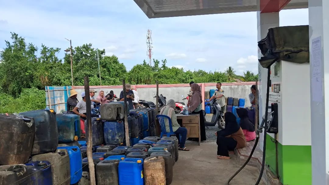 Antisipasi Penyalahgunaan, Petugas Gabungan Awasi Distribusi Solar Subsidi untuk Nelayan di Takisung Tanah Laut