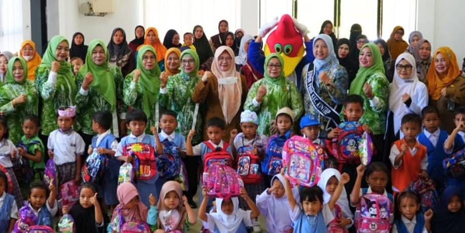 GOW dan Dispusip Tanah Laut Salurkan Bantuan Perlengkapan Sekolah untuk Anak Kurang Mampu di Kintap